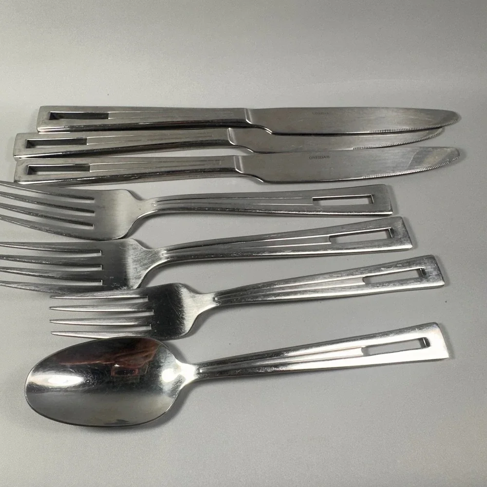 Oneida LIFT Stainless Flatware Slot Handle Modernist 7-Pc Set Knives Forks Spoon